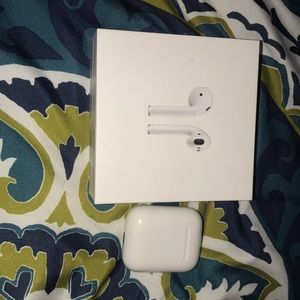 Apple AirPods charging case (Charging Case Only)